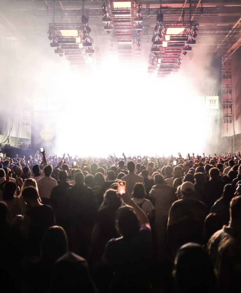 нощно парти на Sónar Барселона със светлини