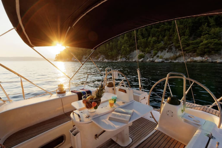 яхтено парти с Emil Prize по залез на море