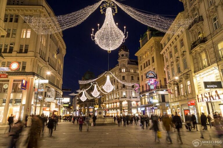 Улица Graben във Виена с впечатляваща коледна украса и светлини