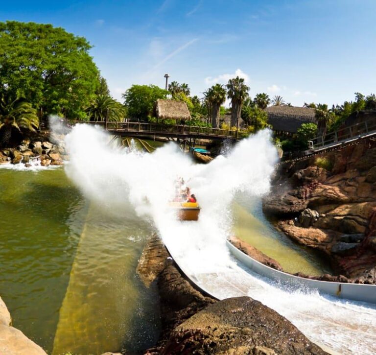 Водната атракция Tutuki Splash в PortAventura World с впечатляващо спускане
