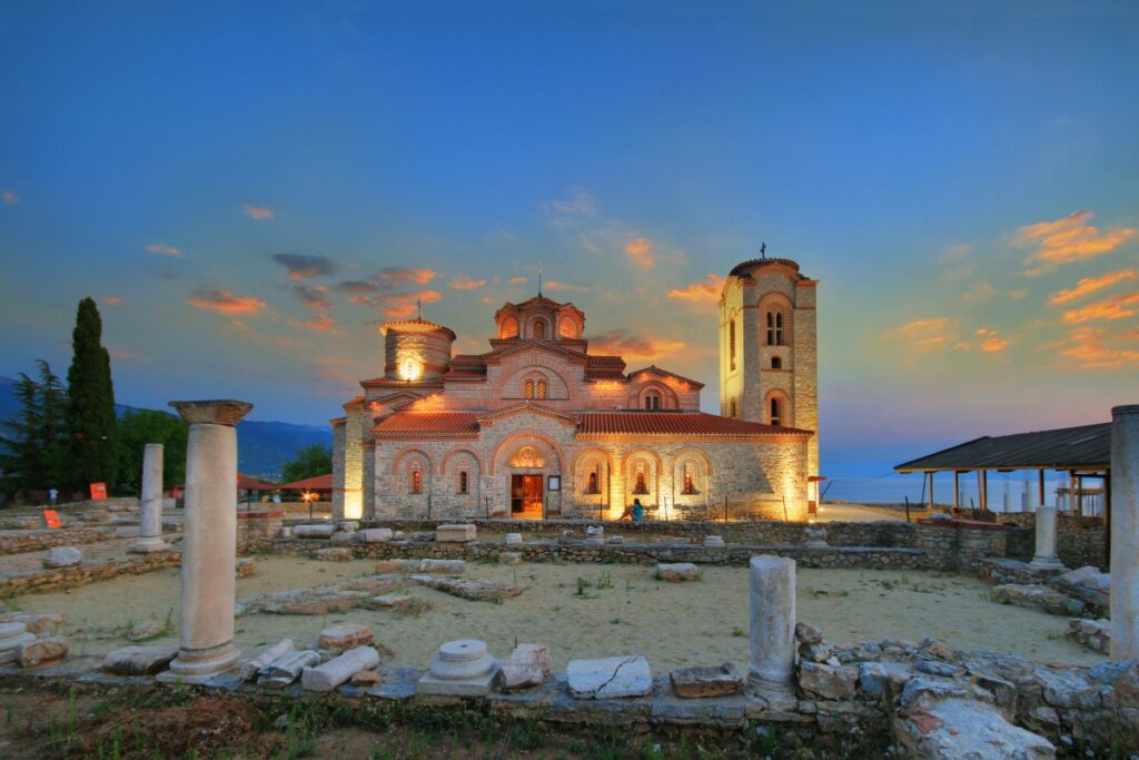 Нова година в Охрид – хотел "Unique Resort and SPA" **** – 3 нощувки, 3 закуски и 3 вечери, вкл. празнична новогодишна вечеря с богато меню и музика на живо! – екскурзия с автобус